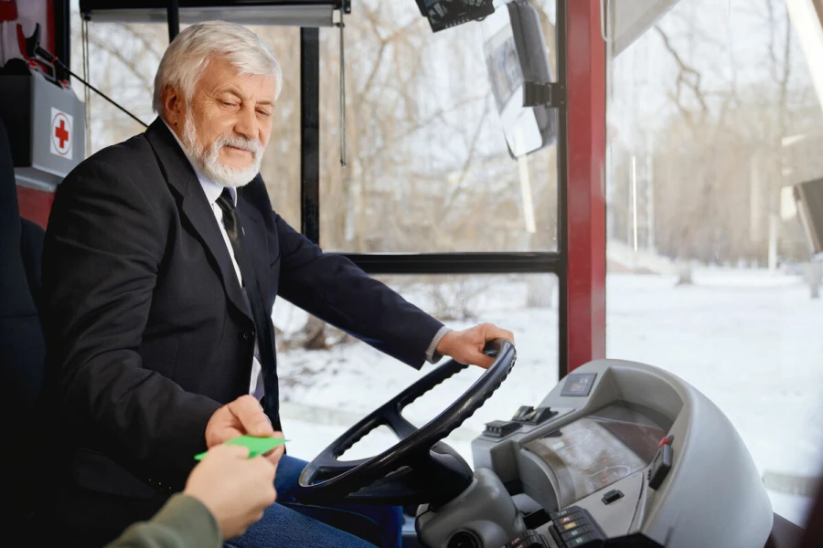 Reģionālajos autobusos kritisks šoferu trūkums