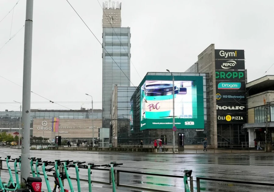 Rīgas centrā pie „Origo” atklāts Baltijā lielākais 3D ekrāns