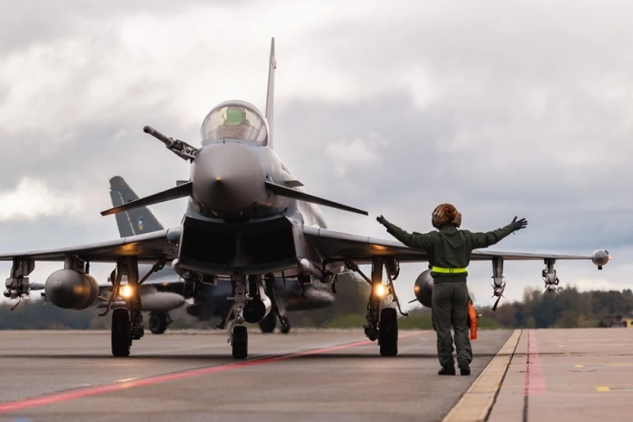 Latvijā ieradušies Vācijas „Eurofighter” iznīcinātāji