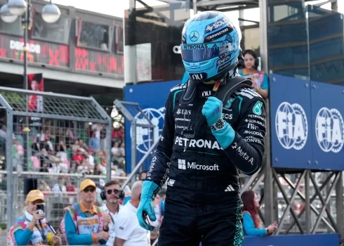 Džordžs Rasels izcīna „pole position” Azerbaidžānas „Grand Prix”