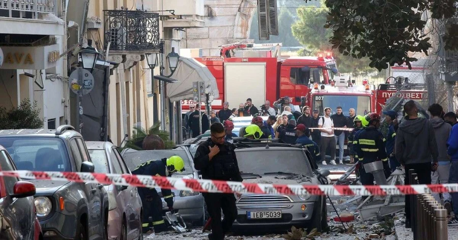 Atēnās pēc sprādziena sagruvusi ēka, seši cilvēki pazuduši