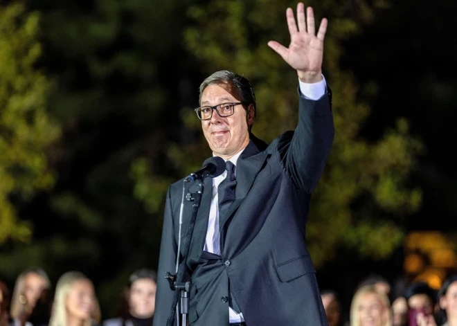 Serbijas prezidents Aleksandars Vučičs atkāpjas no amata