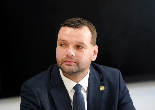 Prokuratūra cēlusi apsūdzību dzērumā pieķertajam Uzulniekam