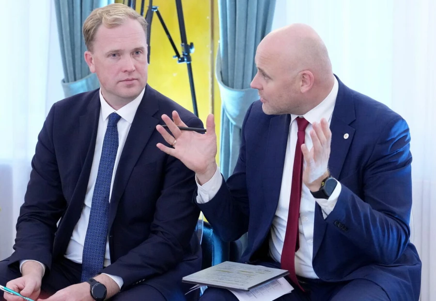 Kulbergs kritizē Valaini par LMT un „Tet” darījuma izmaksām