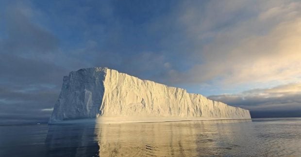 Ученые объяснили причины откола гигантского айсберга в Гренландии