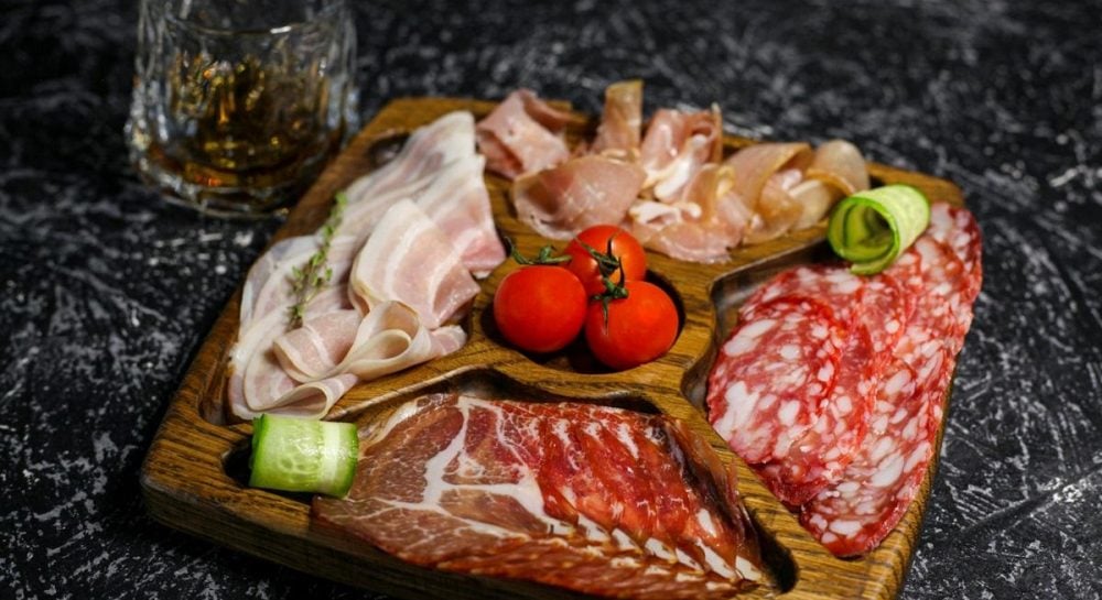 Ученые: потребление переработанного мяса повышает риск деменции
