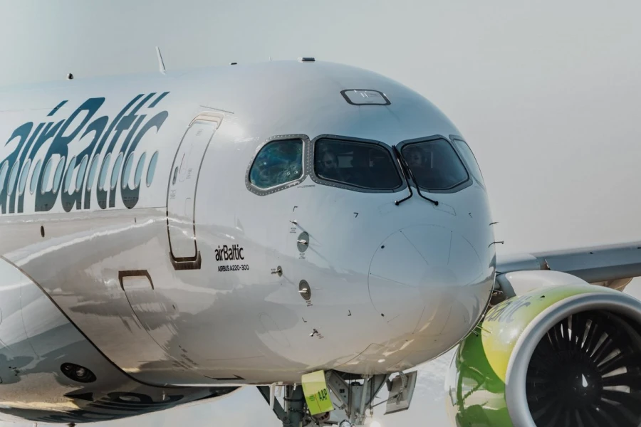 Сотрудника airBaltic обвиняют в мошенничестве с авиазапчастями