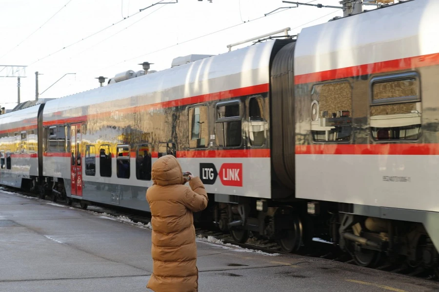 Lietuvā ieviesīs 50% atlaidi vilcienu un autobusu biļetēm