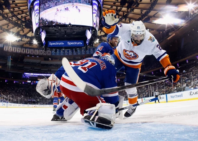 Latviešu hokejistu pārstāvētās komandas izcīna uzvaras NHL