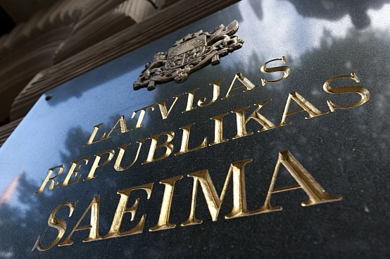 Par dažādiem pārkāpumiem sodīti 12 Saeimas deputāti