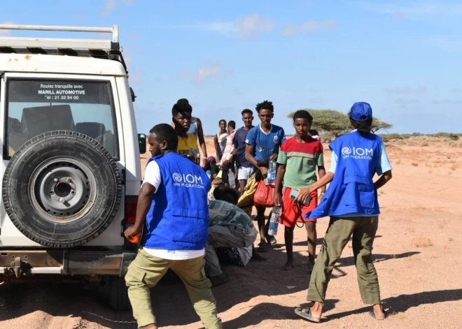 Pie Džibutijas krastiem laivas avārijā gājuši bojā vismaz 109 migranti