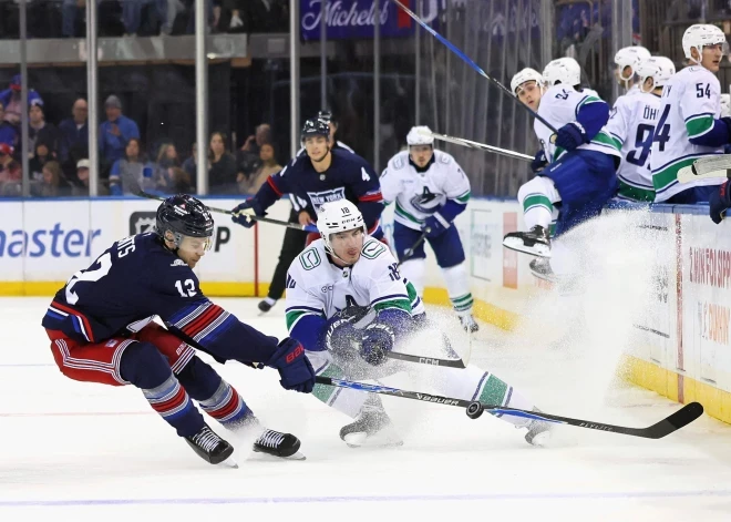 Alberts Šmits NHL spēlē sasniedz jaunu personīgo rekordu