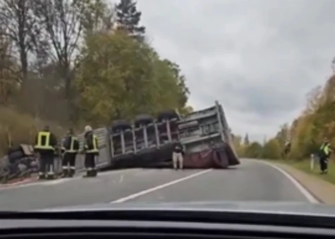 Smaga autoavārija uz šosejas pie Rēzeknes