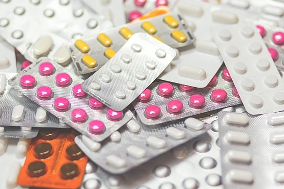 Slimnīcām un aptiekām ļaus zāles iepirkt tieši no ārvalstīm