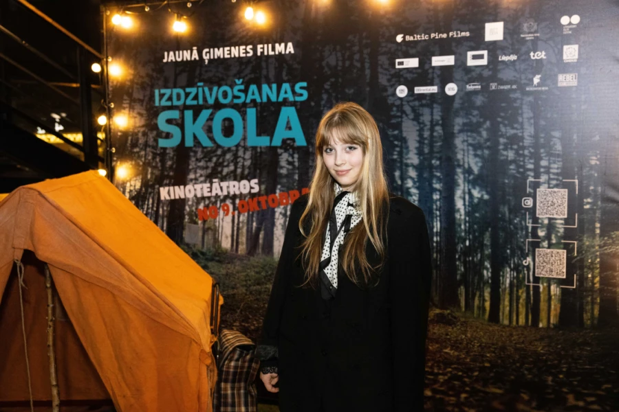 Dziedātāja Elly Bert izdod dziesmu filmai ”Izdzīvošanas skola”