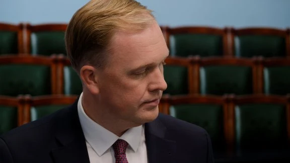 Валайнис заявил, что не намерен уходить из политики